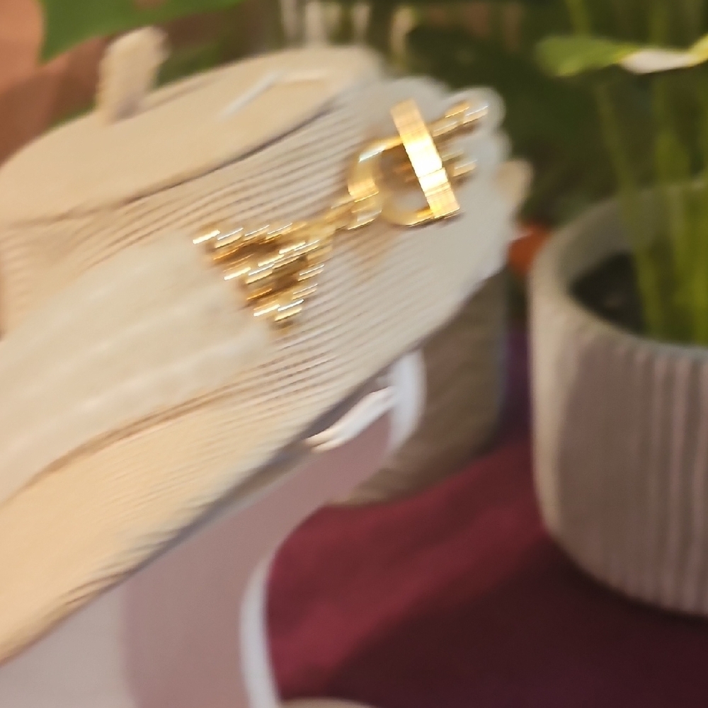 Vintage White and Gold Layered Necklace Set - Picture 4 of 4